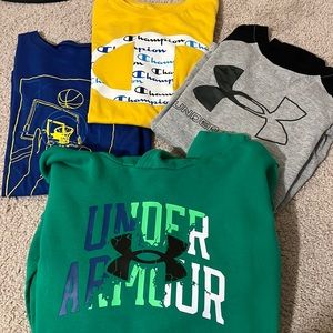 Boys bundle shirts and hoodie Under Armour